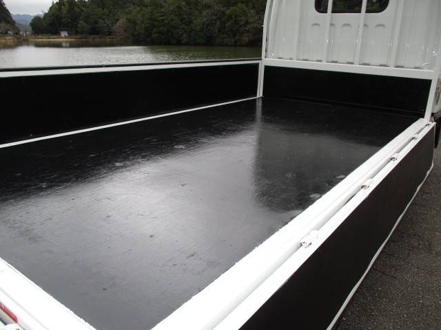 三菱ふそうキャンター平ボディ小型（2t・3t）[写真09]