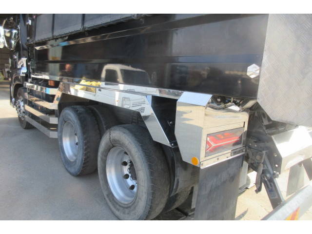 UDトラックスクオンダンプ大型（10t）[写真10]