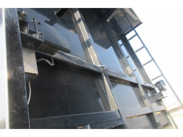 UDトラックスクオンダンプ大型（10t）[写真11]