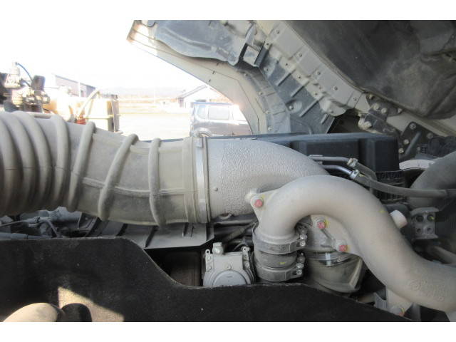 UDトラックスクオンダンプ大型（10t）[写真29]