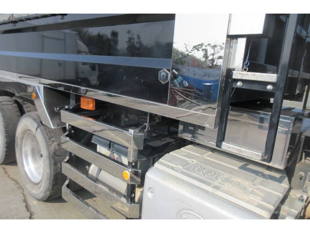 UDトラックスクオンダンプ大型（10t）[写真07]