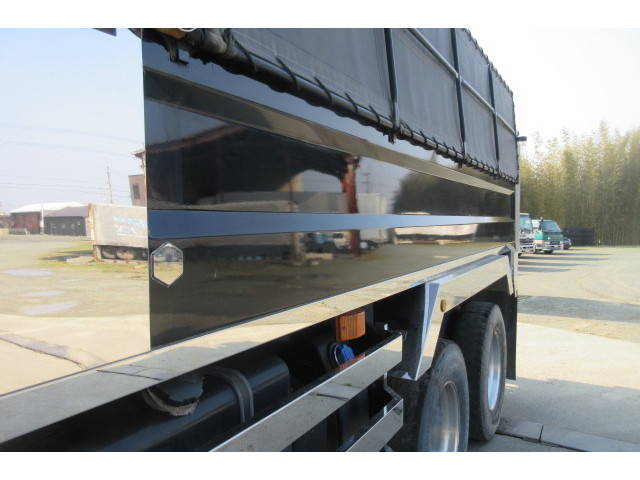 UDトラックスクオンダンプ大型（10t）[写真09]