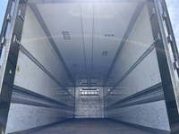 UDトラックスクオン冷蔵冷凍ウイング大型（10t）[写真11]