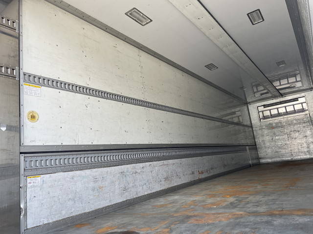 UDトラックスクオン冷蔵冷凍ウイング大型（10t）[写真12]