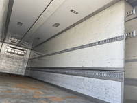 UDトラックスクオン冷蔵冷凍ウイング大型（10t）[写真13]