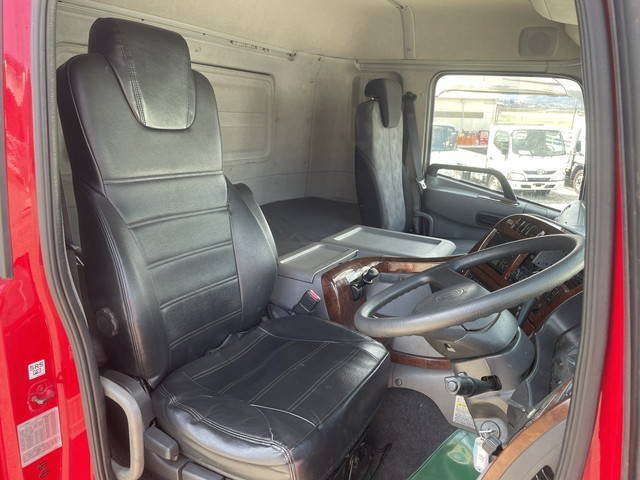 UDトラックスクオン冷蔵冷凍ウイング大型（10t）[写真31]