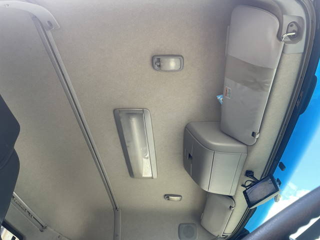 UDトラックスクオン冷蔵冷凍ウイング大型（10t）[写真33]