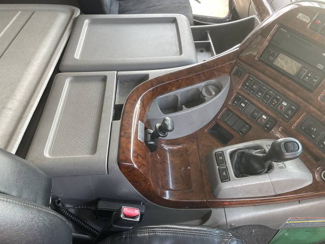 UDトラックスクオン冷蔵冷凍ウイング大型（10t）[写真34]