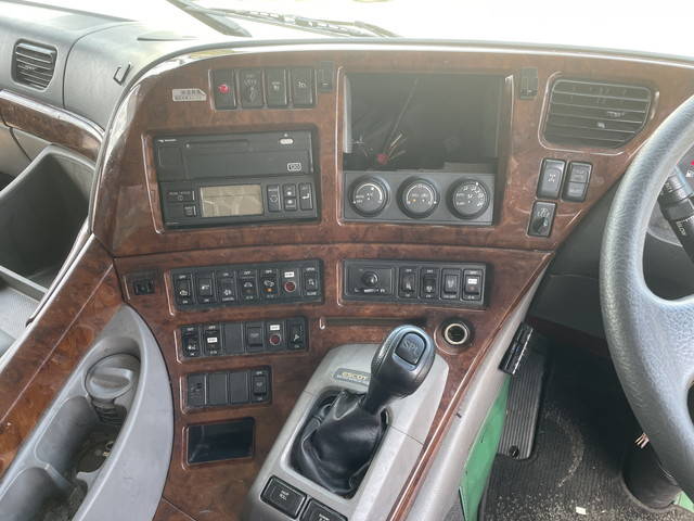 UDトラックスクオン冷蔵冷凍ウイング大型（10t）[写真35]