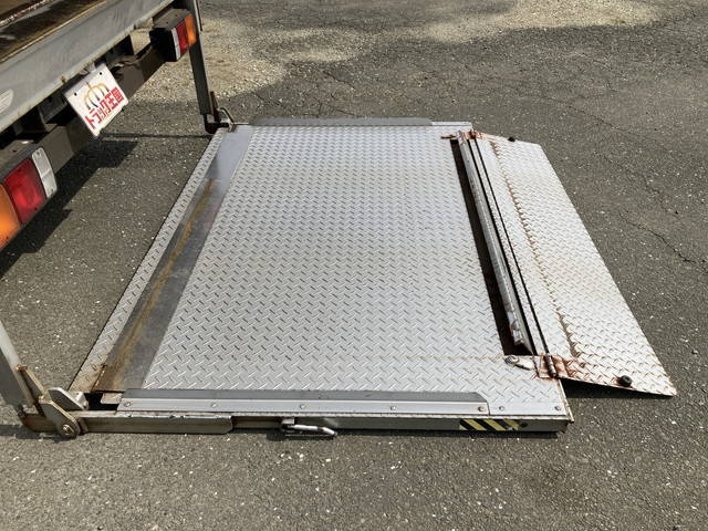 三菱ふそうキャンターアルミバン小型（2t・3t）[写真18]