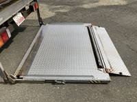 三菱ふそうキャンターアルミバン小型（2t・3t）[写真18]