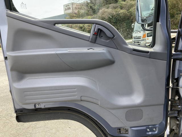 三菱ふそうキャンターアルミバン小型（2t・3t）[写真29]