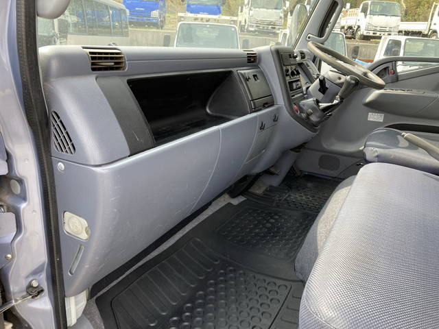 三菱ふそうキャンターアルミバン小型（2t・3t）[写真31]