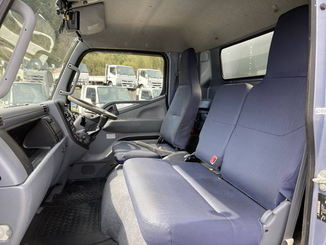 三菱ふそうキャンターアルミバン小型（2t・3t）[写真32]