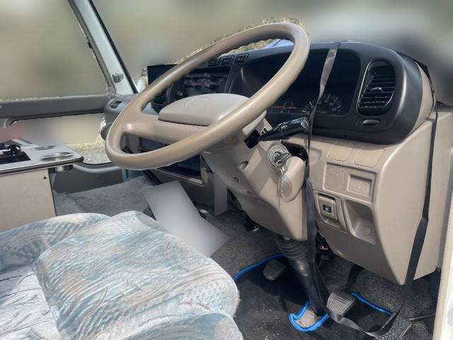 トヨタコースターキャンピングカー中型（4t）[写真04]