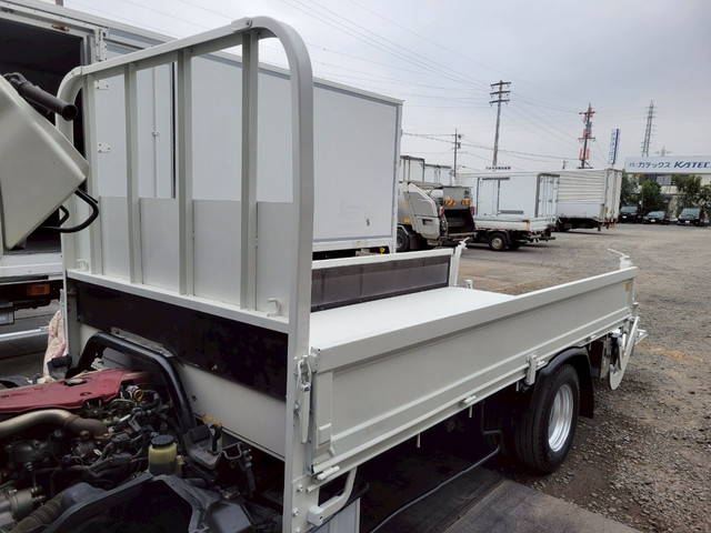 トヨタトヨエース平ボディ小型（2t・3t）[写真12]