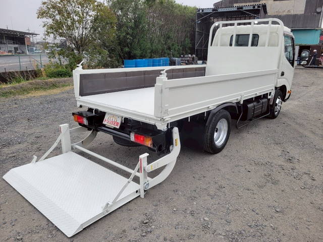 トヨタトヨエース平ボディ小型（2t・3t）[写真02]