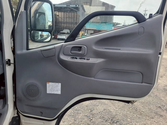 トヨタトヨエース平ボディ小型（2t・3t）[写真28]