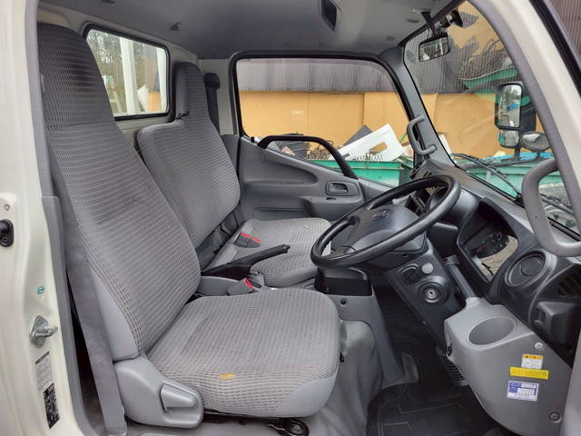 トヨタトヨエース平ボディ小型（2t・3t）[写真29]