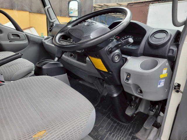 トヨタトヨエース平ボディ小型（2t・3t）[写真30]