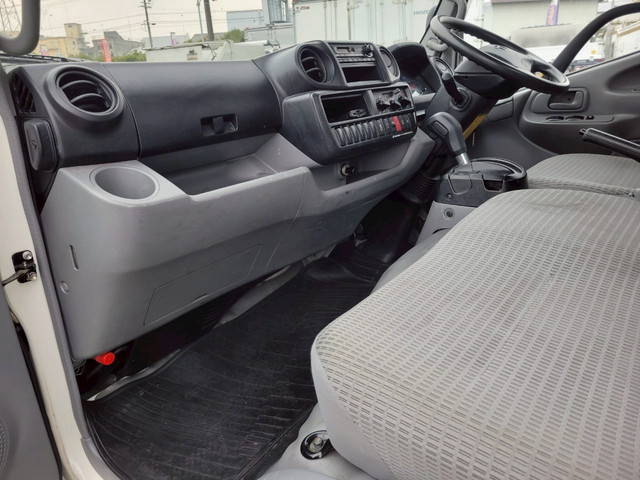 トヨタトヨエース平ボディ小型（2t・3t）[写真31]