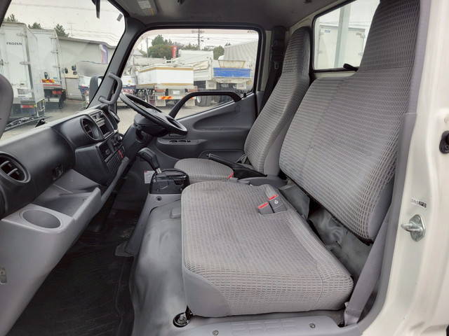 トヨタトヨエース平ボディ小型（2t・3t）[写真32]