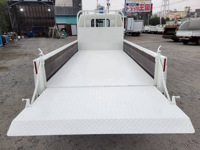 トヨタトヨエース平ボディ小型（2t・3t）[写真09]