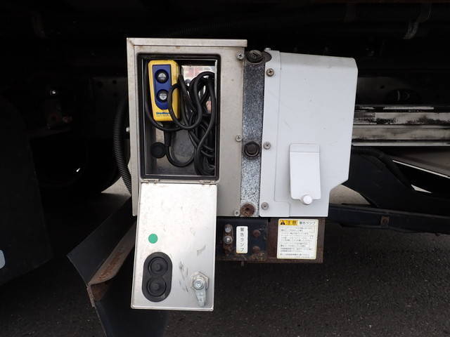 三菱ふそうファイターアルミウイング中型（4t）[写真23]