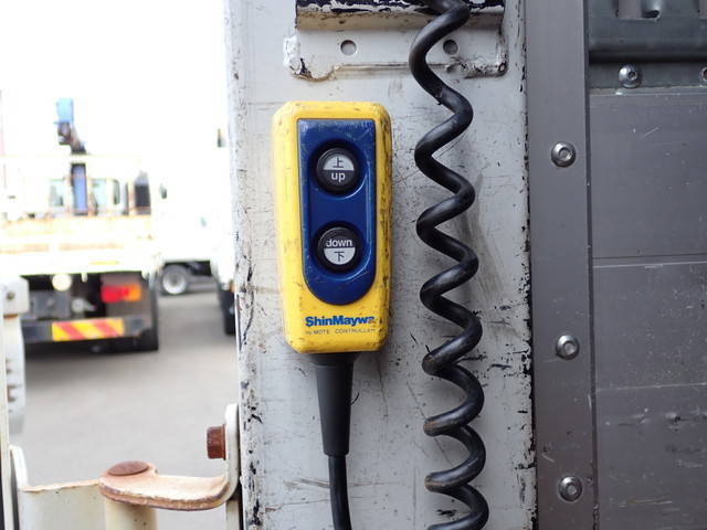 三菱ふそうファイターアルミウイング中型（4t）[写真24]