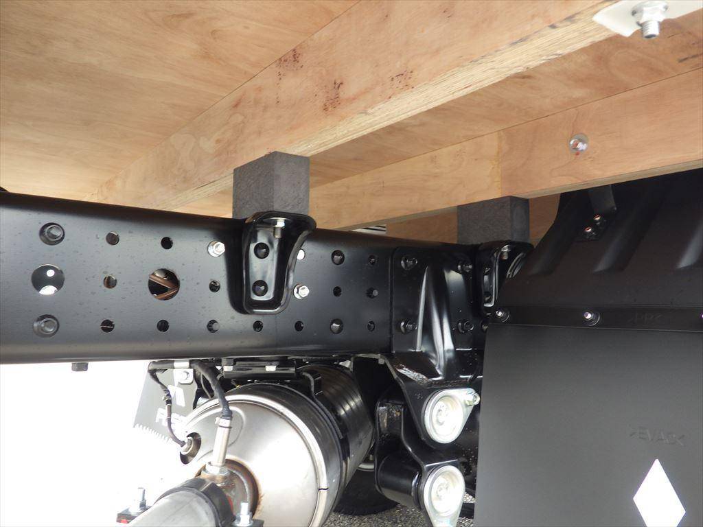 三菱ふそうキャンター平ボディ小型（2t・3t）[写真14]