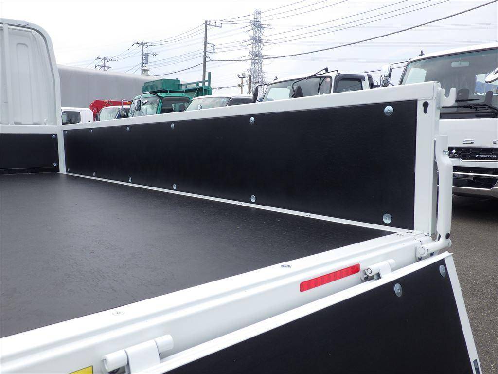 三菱ふそうキャンター平ボディ小型（2t・3t）[写真09]