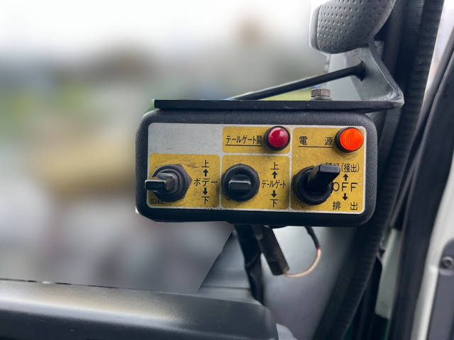 いすゞエルフパッカー車（塵芥車）小型（2t・3t）[写真37]