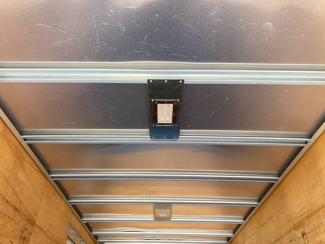 いすゞエルフアルミバン小型（2t・3t）[写真16]