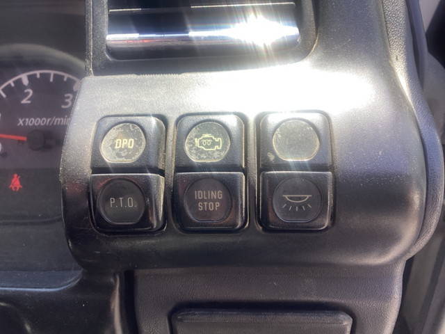 いすゞエルフクレーン4段小型（2t・3t）[写真40]