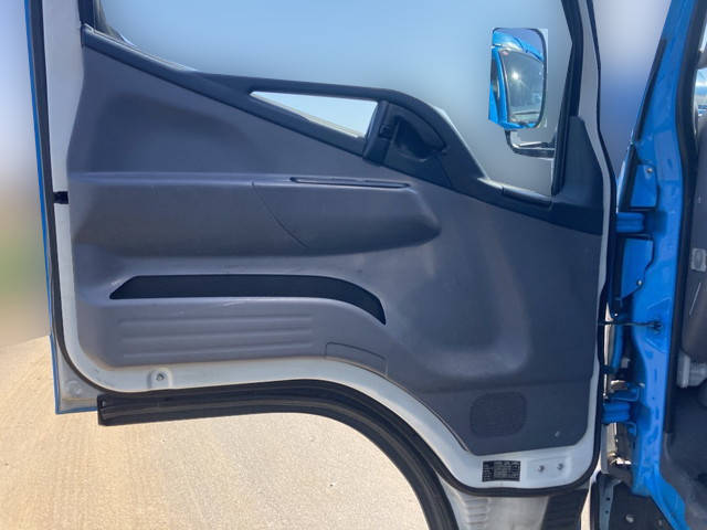 三菱ふそうキャンターアルミバン小型（2t・3t）[写真26]
