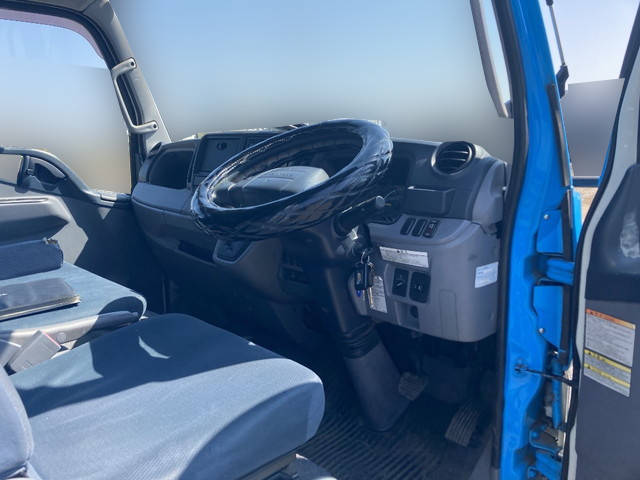 三菱ふそうキャンターアルミバン小型（2t・3t）[写真30]