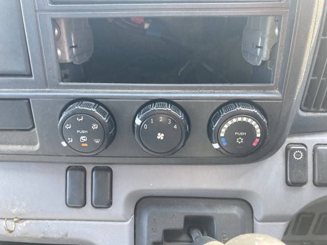 三菱ふそうキャンターアルミバン小型（2t・3t）[写真35]