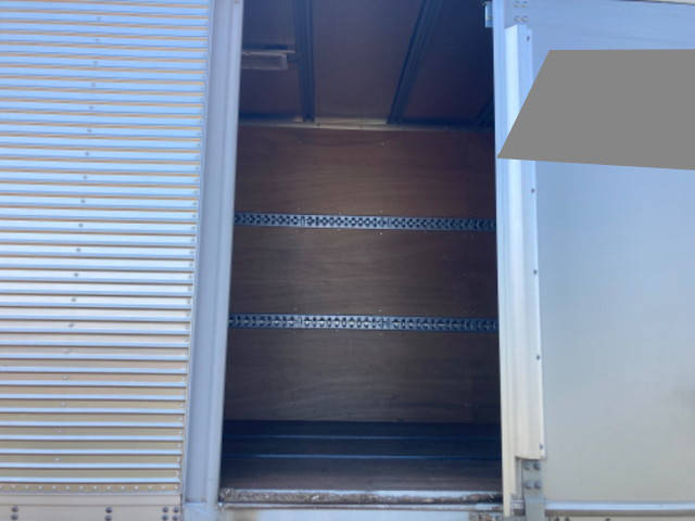 三菱ふそうキャンターアルミバン小型（2t・3t）[写真07]