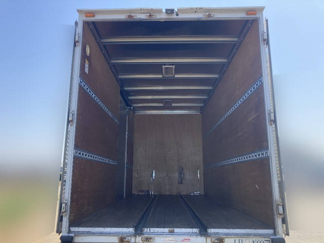 三菱ふそうキャンターアルミバン小型（2t・3t）[写真09]