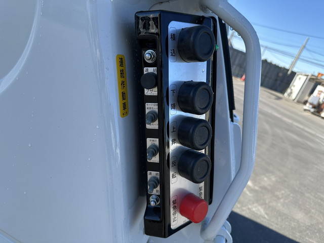 三菱ふそうキャンターパッカー車（塵芥車）小型（2t・3t）[写真32]