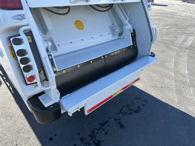 三菱ふそうキャンターパッカー車（塵芥車）小型（2t・3t）[写真08]