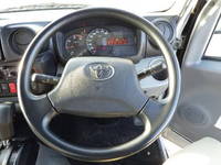 トヨタトヨエース平ボディ小型（2t・3t）[写真13]