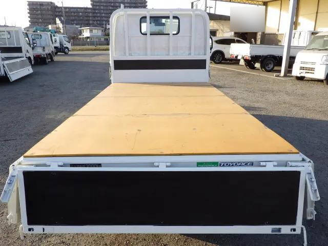 トヨタトヨエース平ボディ小型（2t・3t）[写真16]