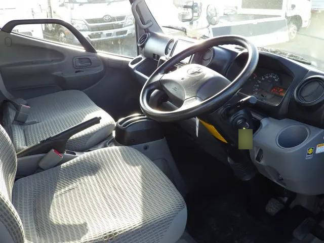 トヨタトヨエース平ボディ小型（2t・3t）[写真06]