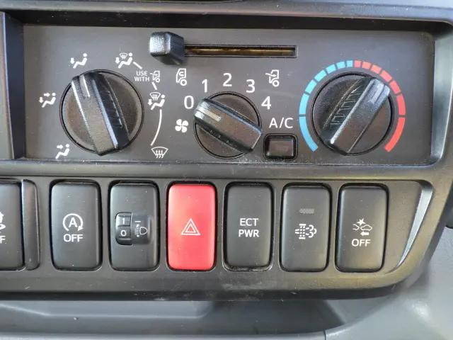 トヨタトヨエース平ボディ小型（2t・3t）[写真09]