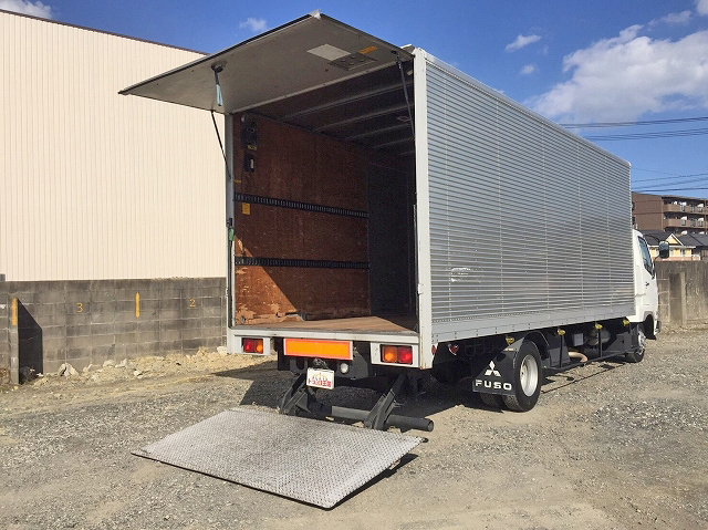 三菱ふそうファイターアルミバン中型（4t）[写真02]
