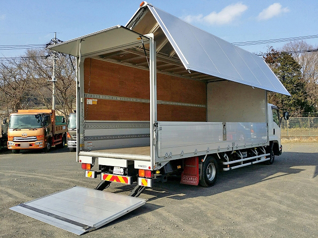 いすゞフォワードアルミウイング中型（4t）[写真02]