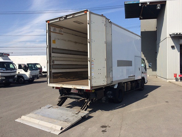 いすゞエルフパネルバン小型（2t・3t）[写真02]