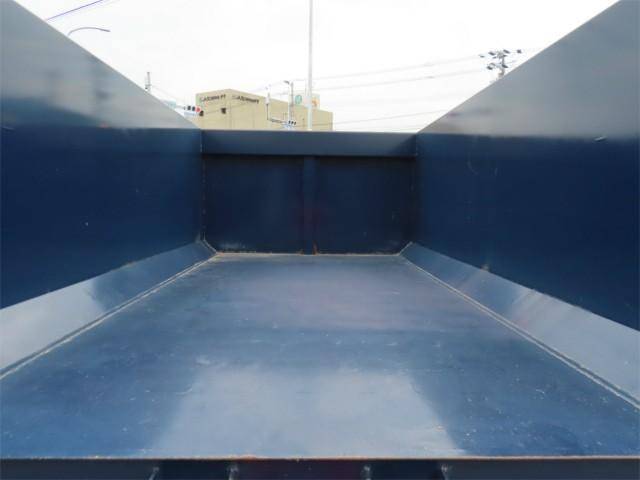 三菱ふそうキャンターコンテナ専用車小型（2t・3t）[写真21]