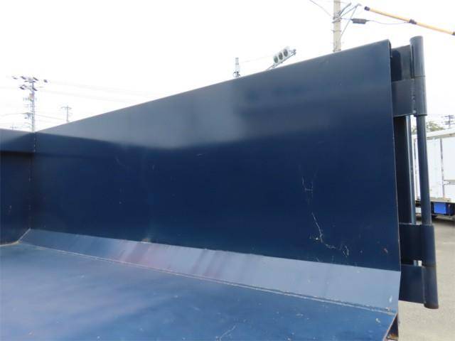 三菱ふそうキャンターコンテナ専用車小型（2t・3t）[写真24]